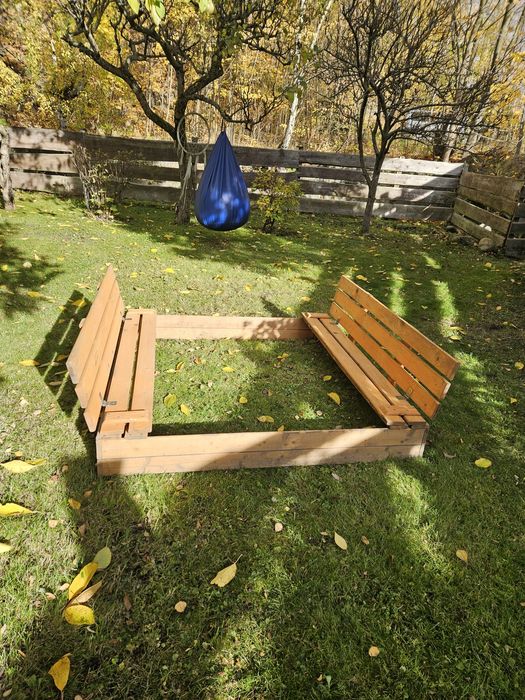 Duża piaskownica zamykana drewniana 145x150