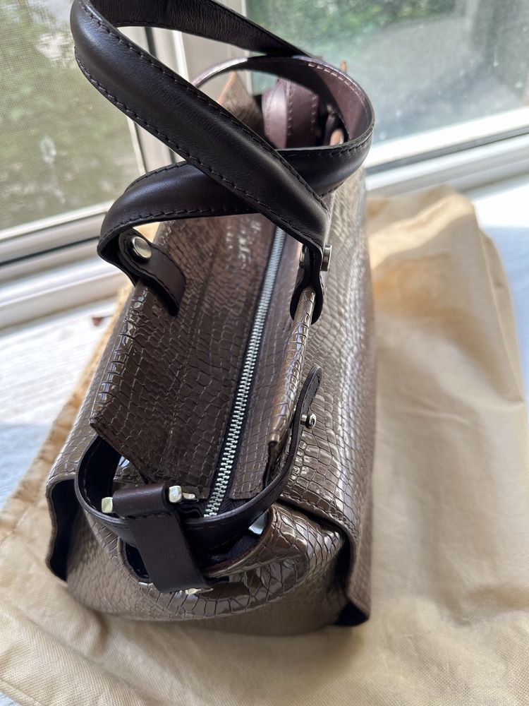 Натуральна шкіряна сумка VIF шоколадного кольору лакова