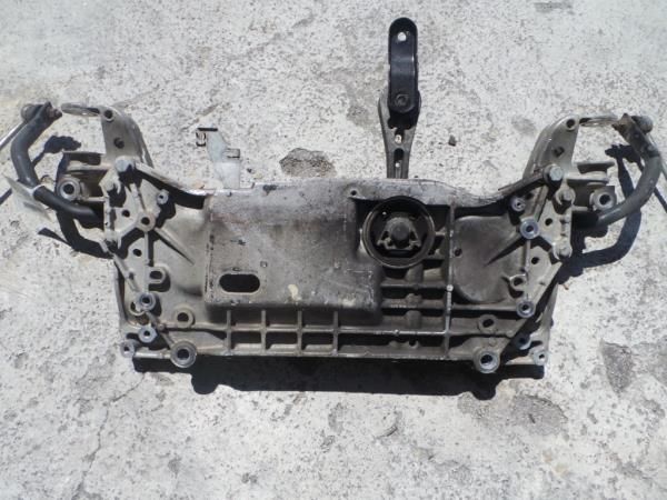 Charriot frente VOLKSWAGEN Scirocco (137, 138)