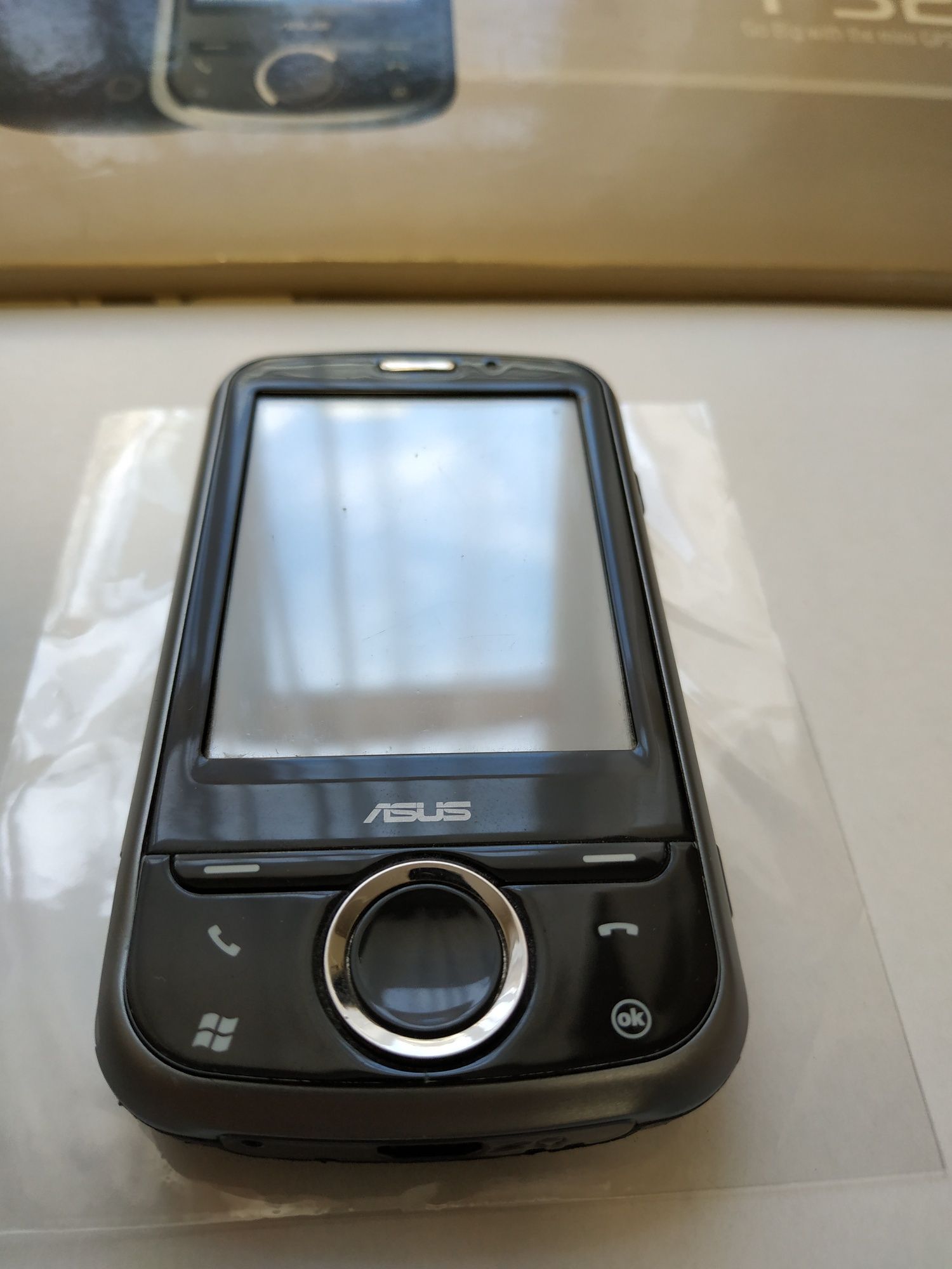 Мобильный телефон коммуникатор Asus P320