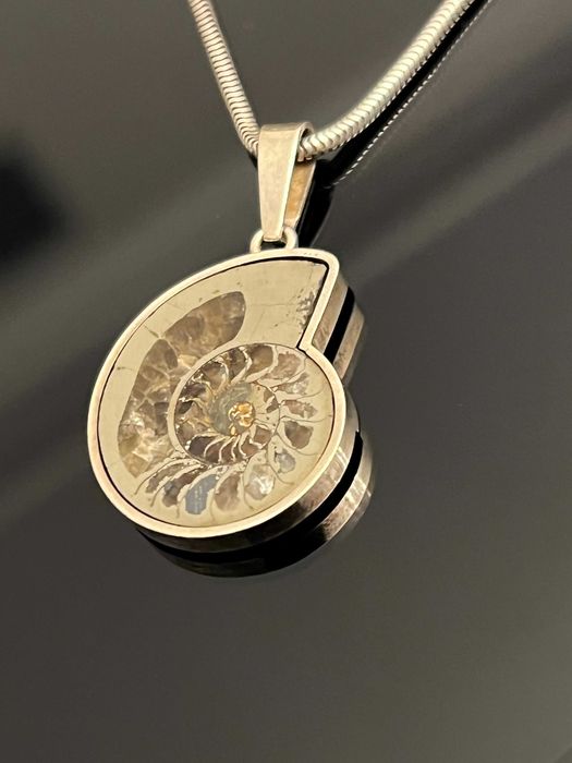 Srebro - Srebrna przywieszka z amonitem - Art Deco z około 1930 roku