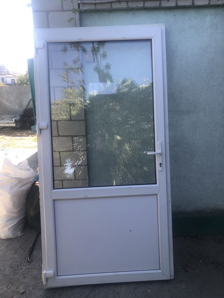 Продам двері