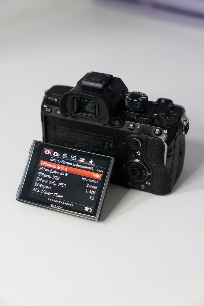 Sony A7RIII (A7R3) - 42 MP, 4K - A7C, A9, A7III, FX30, R5, R6, Z6, Z7