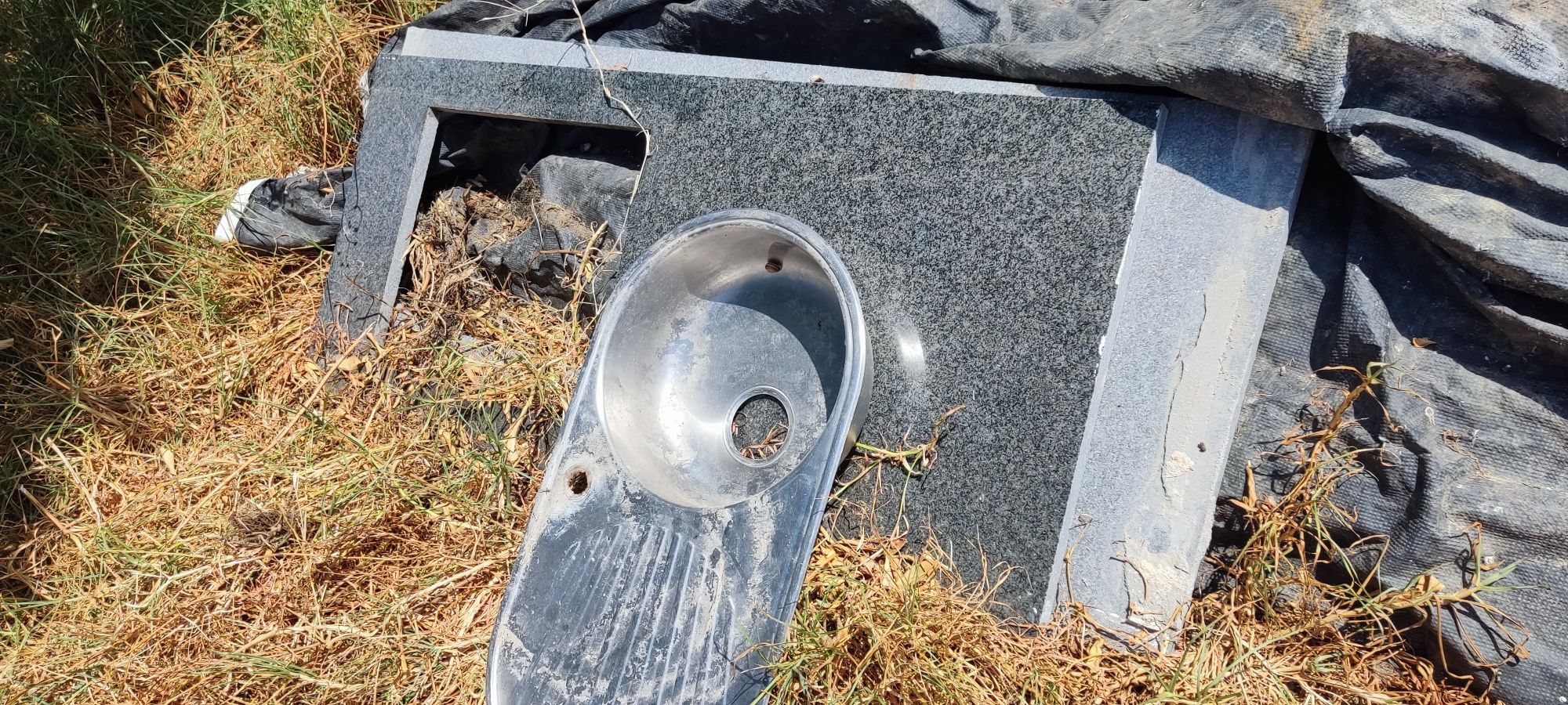Duas bancadas em mármore mais lava louça