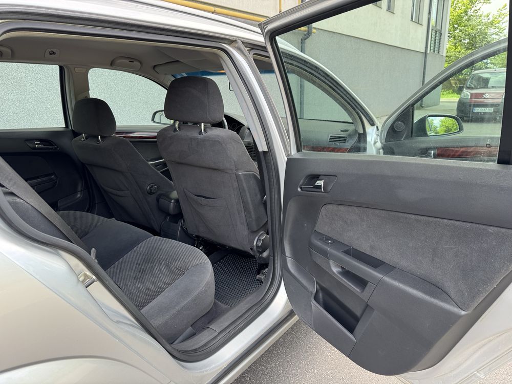 Opel Astra n Університет