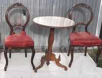Zabytkowy stolik i krzesła