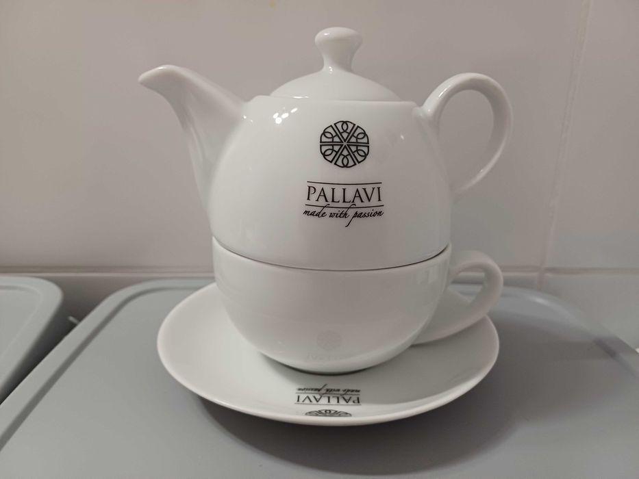 Zestaw porcelany pallavi- dzbanek/zaparzacz 450ML.