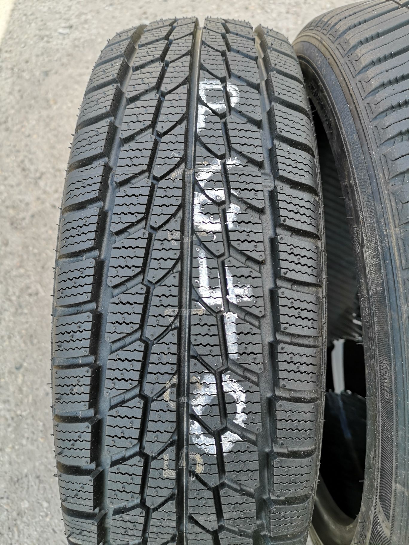 Opona zimowa 175/70/14C Falken Euro Winter HS437 Van 1szt