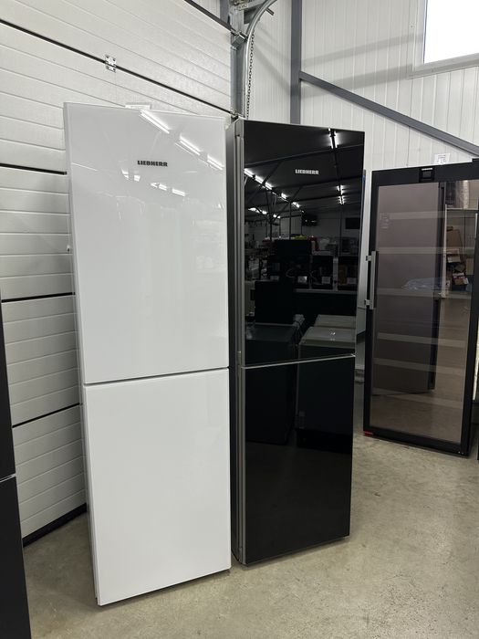 Холодильник біле скло Liebherr CN 4713 чорне скло