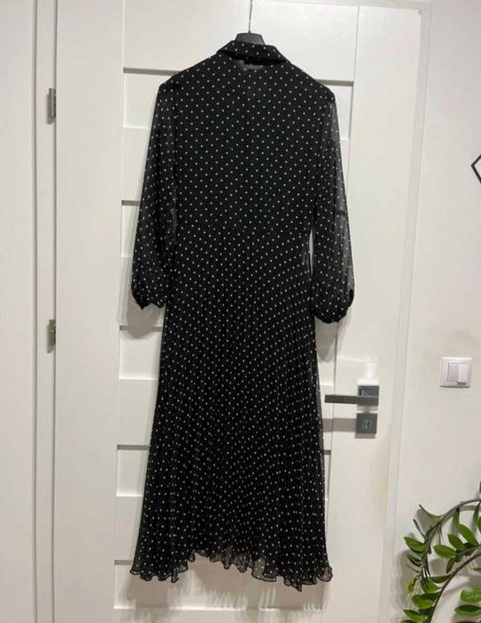 Reserved dluga czarna plisowana sukienka w grochy kropki elegancka L