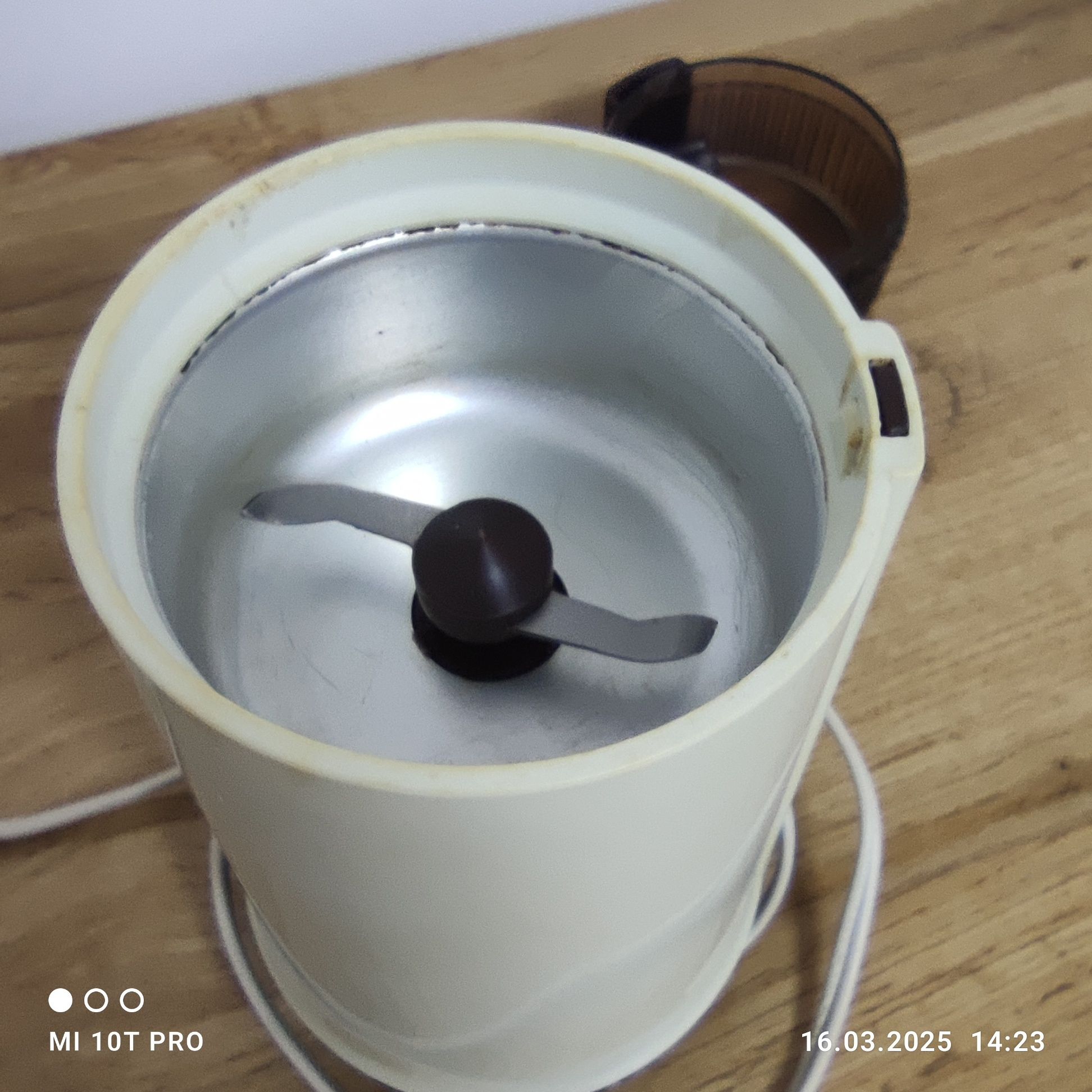 Elektryczny młynek do kawy DDR