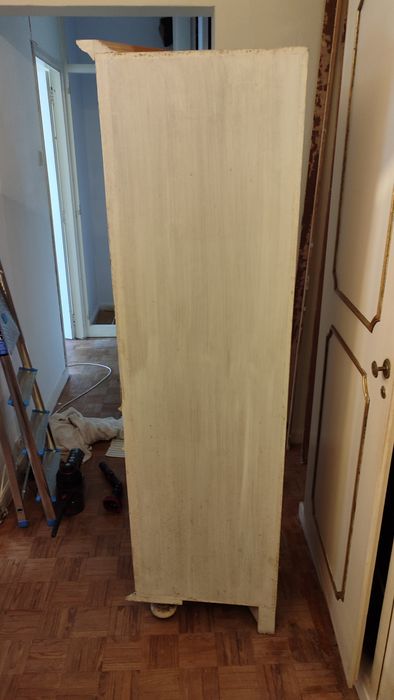 Móvel de canto em madeira