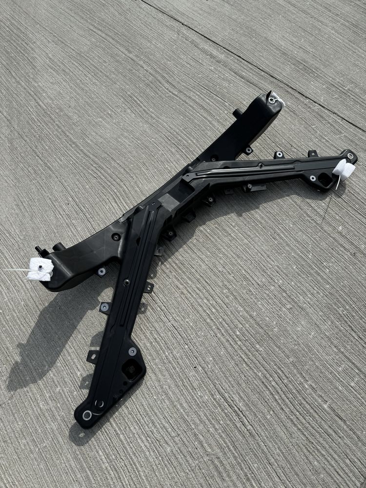 Передня панель радіатора ( телевізор) Tesla M3 - 1110240-00-В, 1083501