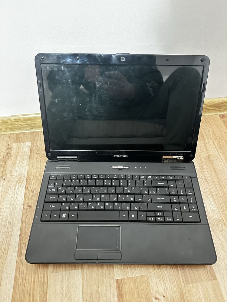 Laptop emachines e525