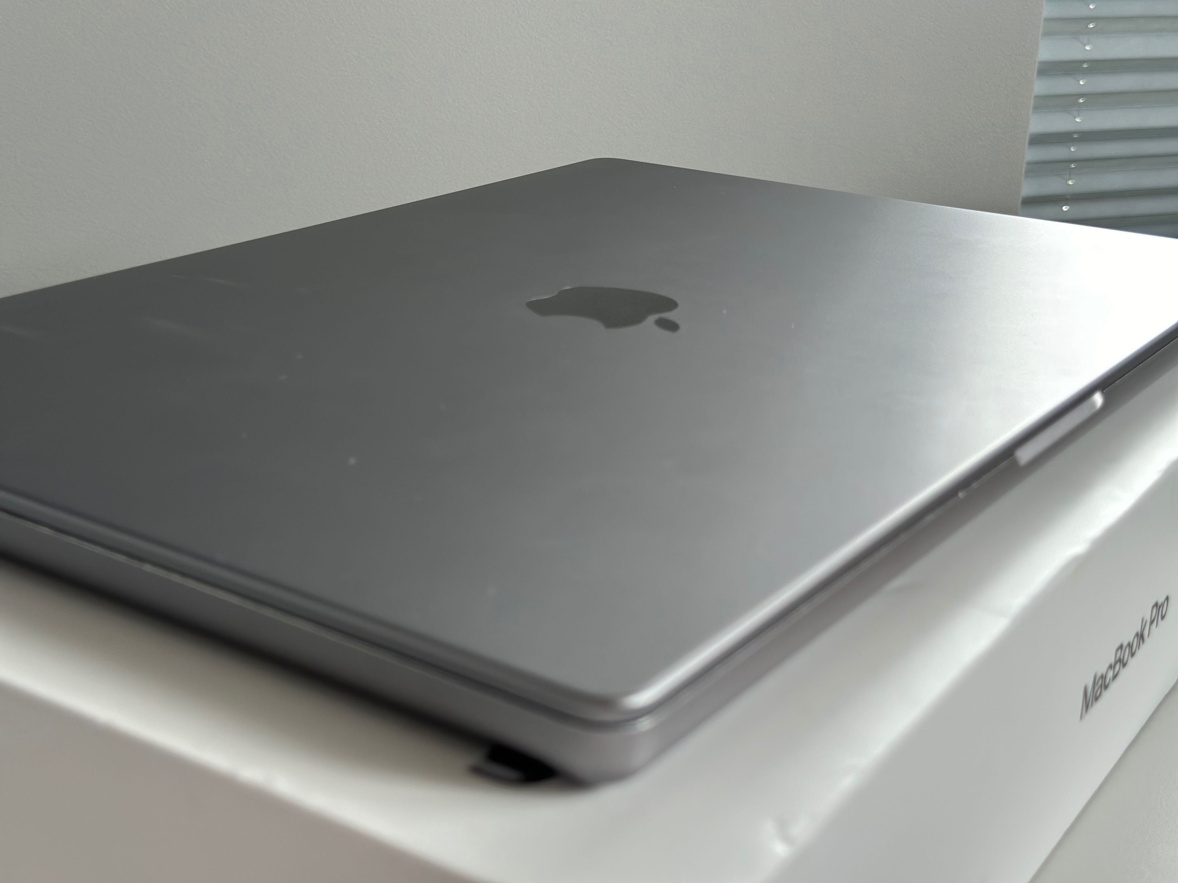 MacBook Pro 16 m1pro  16gb / 512gb