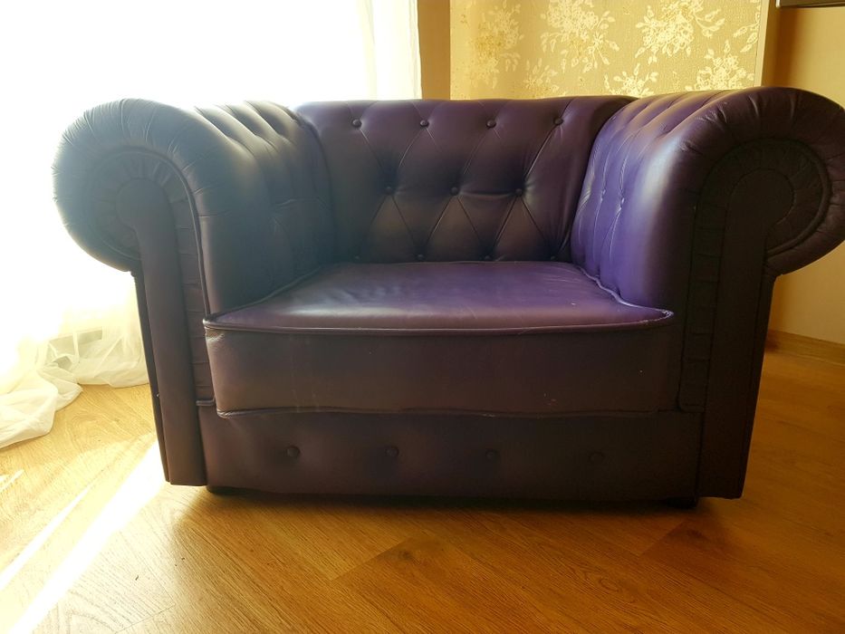 Pakowany fotel skórzany w stylu Chesterfield