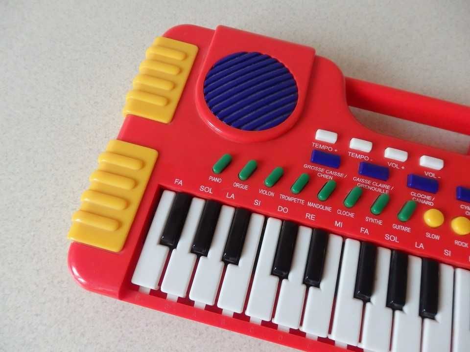Instrument klawiszowy dla dziecka - dużo funkcji.