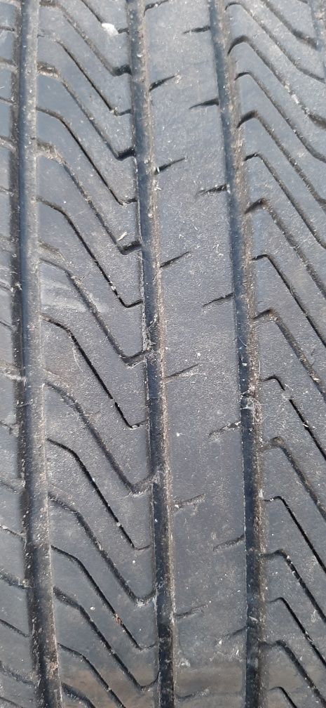 Продам гуму 215/65 R16