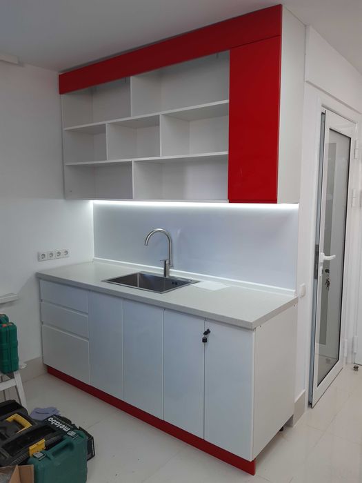 Торгівельні меблі ,для навчальних закл. сантехн. кабінки на замовлення