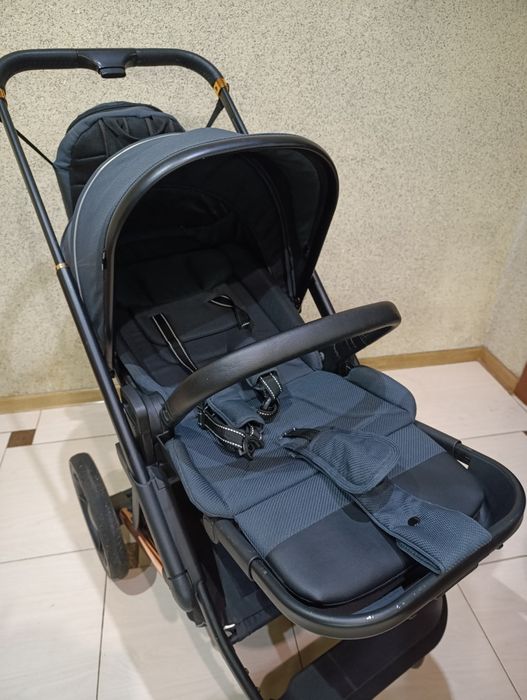 Універсальна всесезонна коляска Carrello Sigma  2 в 1: люлька і візочо