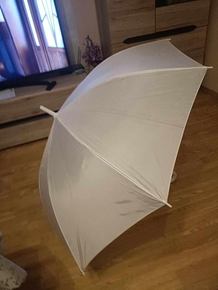 Biały parasol XL, idealny na ślub