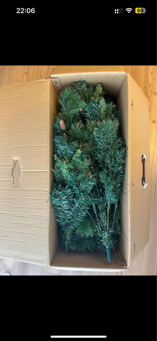 Arvore de Natal 180cm com pinhas