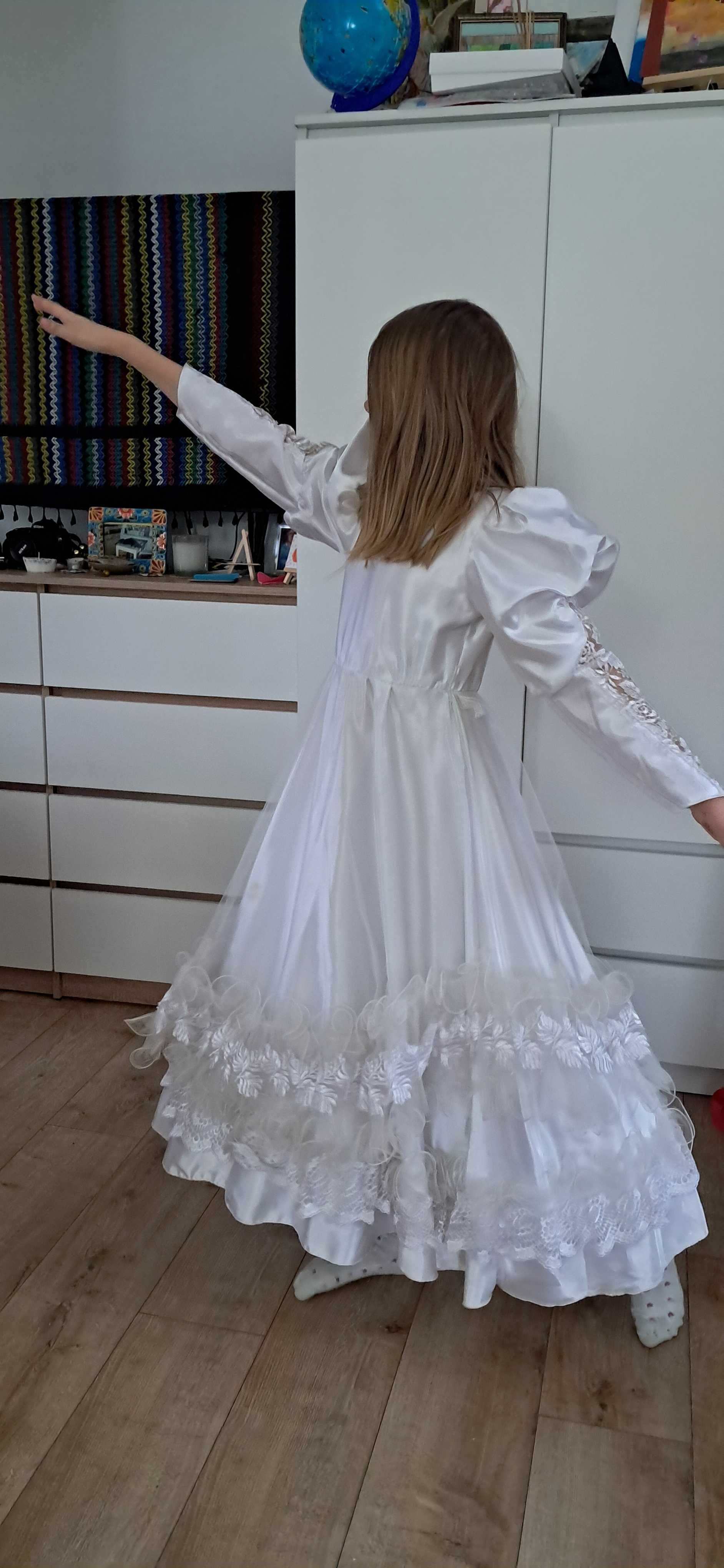 Ponadczasowa sukienka komunijna do 140cm