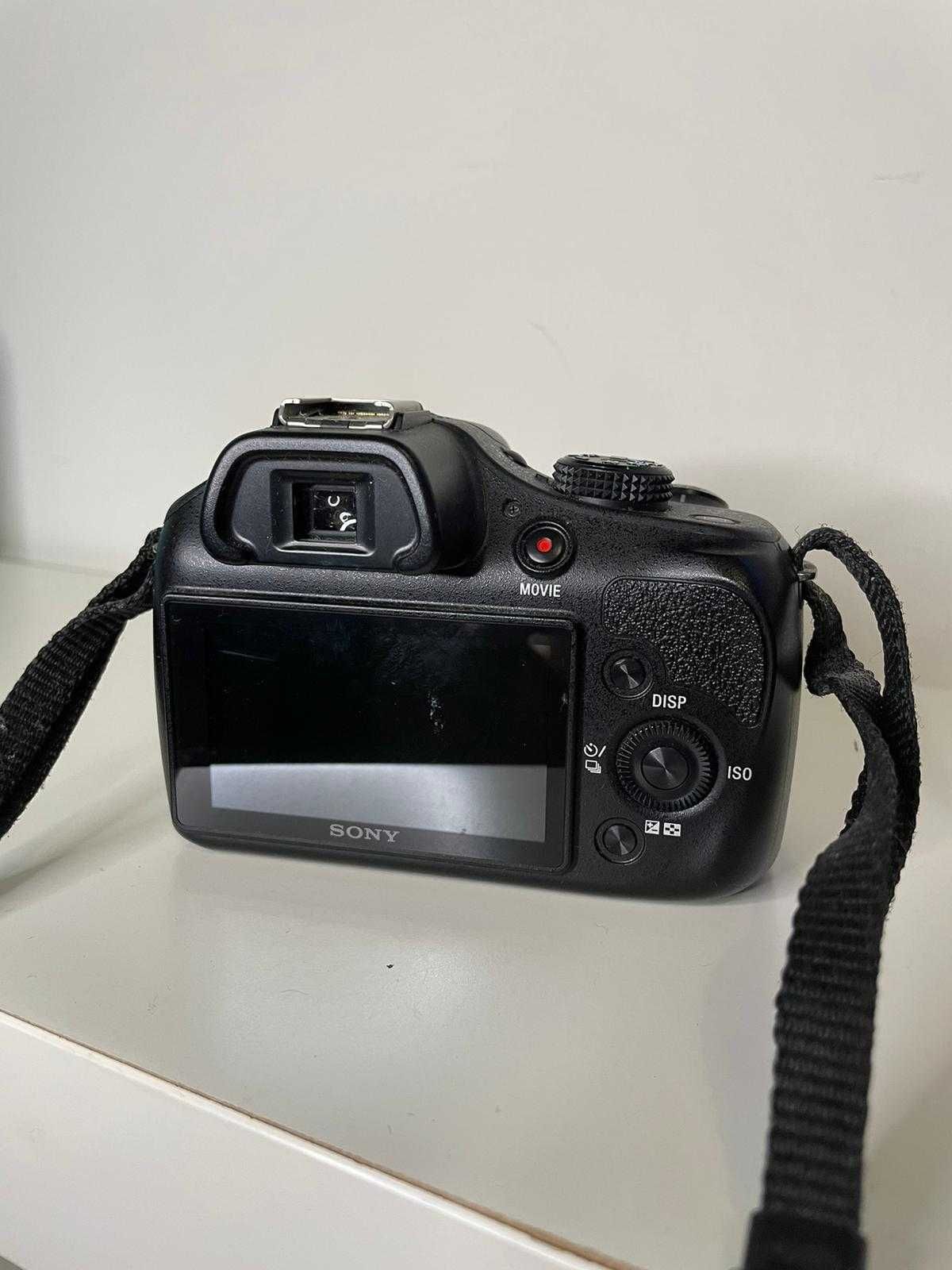 camera Sony a3000 + lente E 18-55mm f/3.5-5.6 OSS
