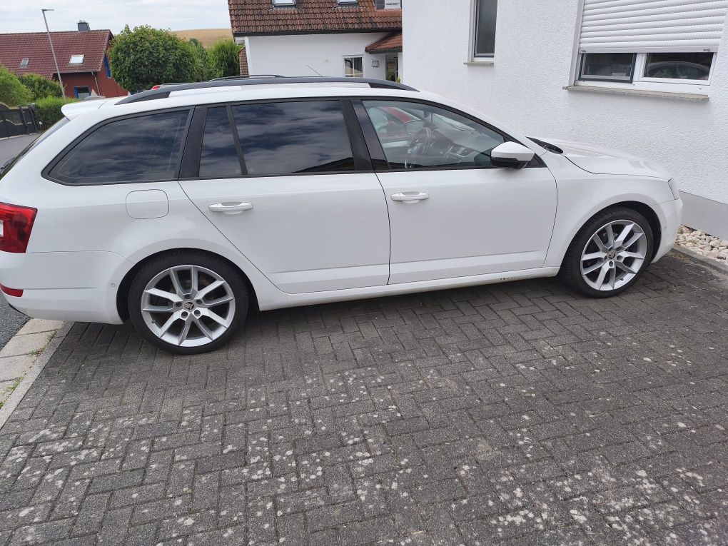 Orginalne felgi z oponami Skoda Octavia RS III