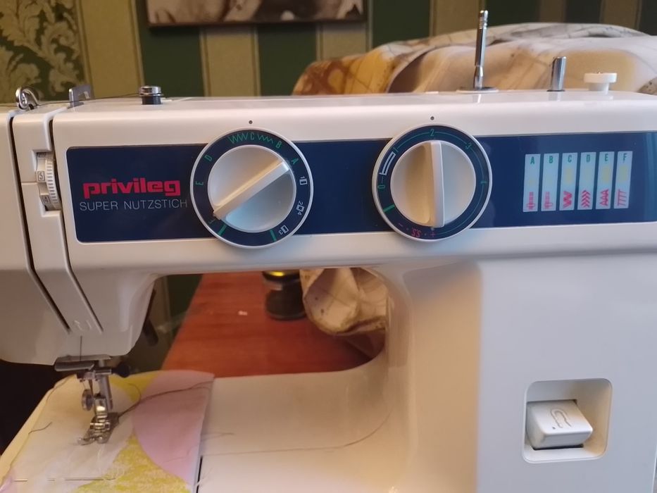 Швейная машинка PRIVILEG Германия .