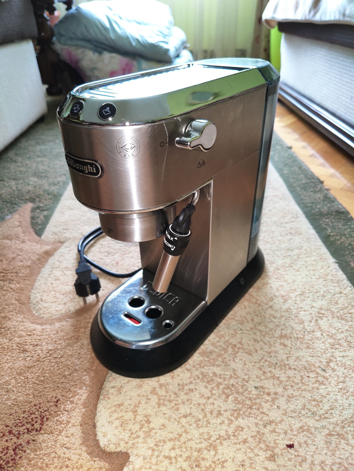 Ріжкова кавоварка DeLonghi EC685 M