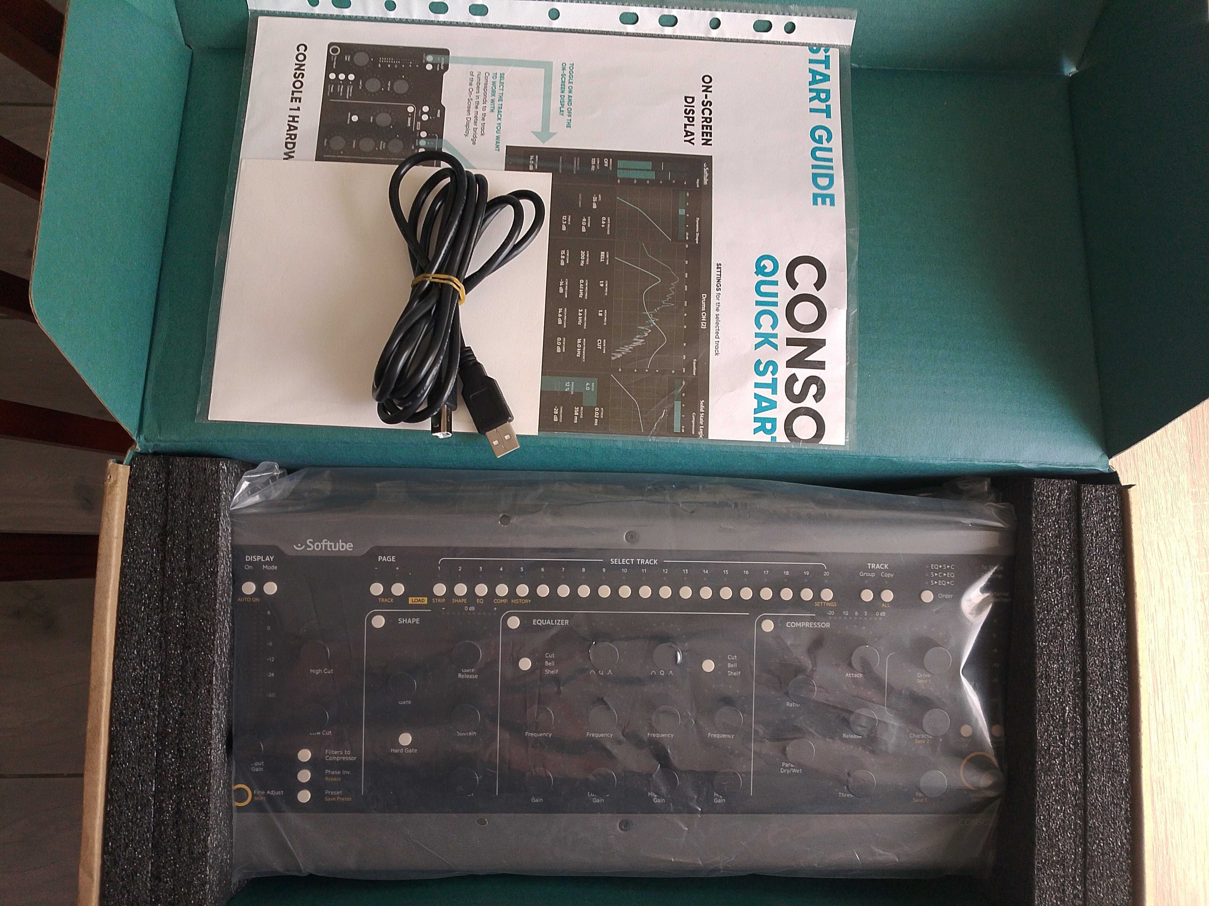 Kontroler Softube Console 1 Mk 2 + stojak - orginalne opakowanie