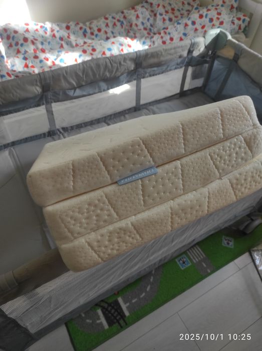 Łóżeczko turystyczne dwupoziomowe + materac. Kinderkraft