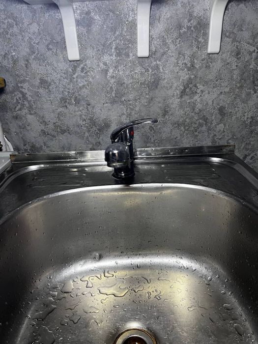 Тумба з раковиною. терміново!