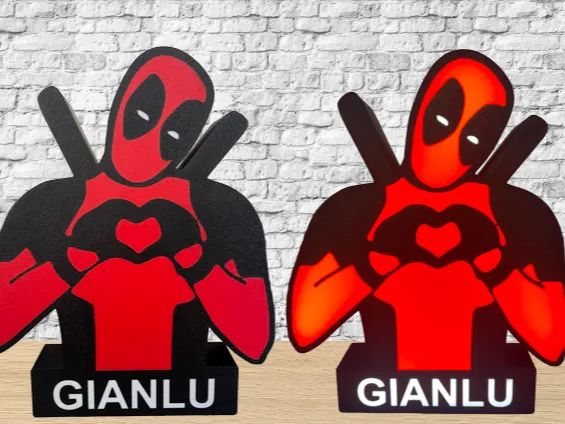 Candeeiro de Mesa Deadpool LED