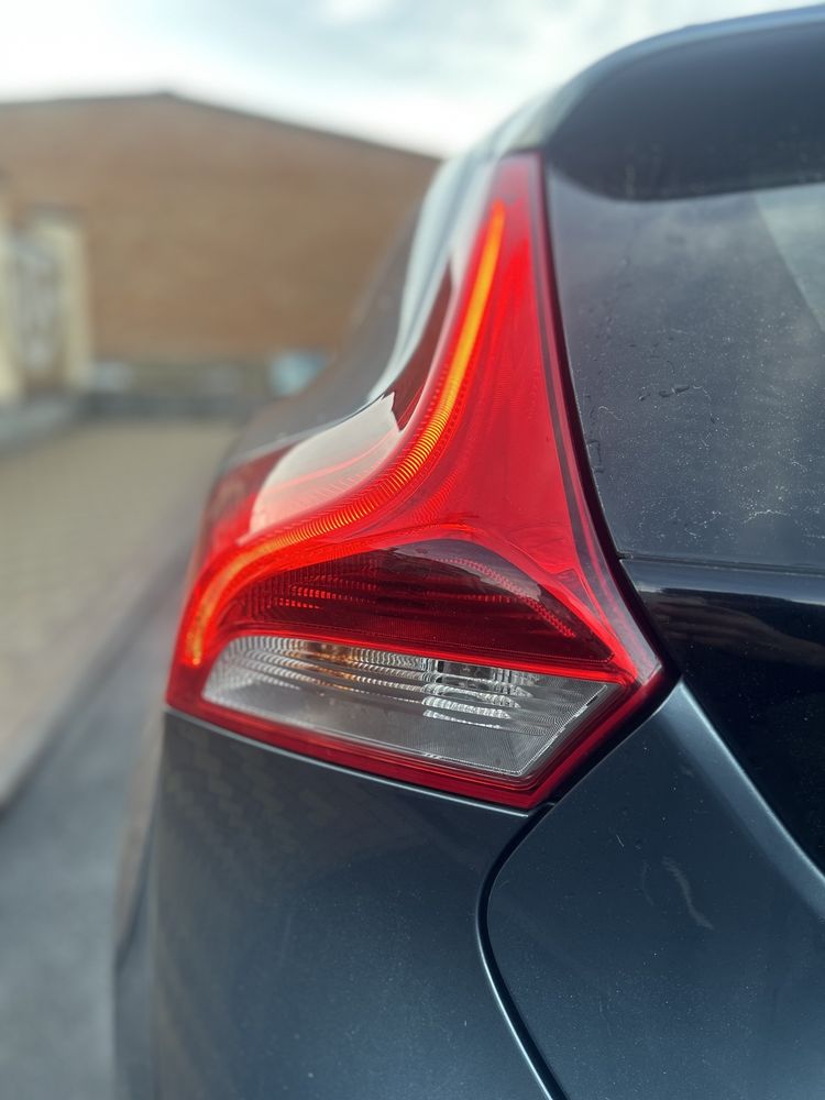 VOLVO V 40 Свіжо пригнане авто