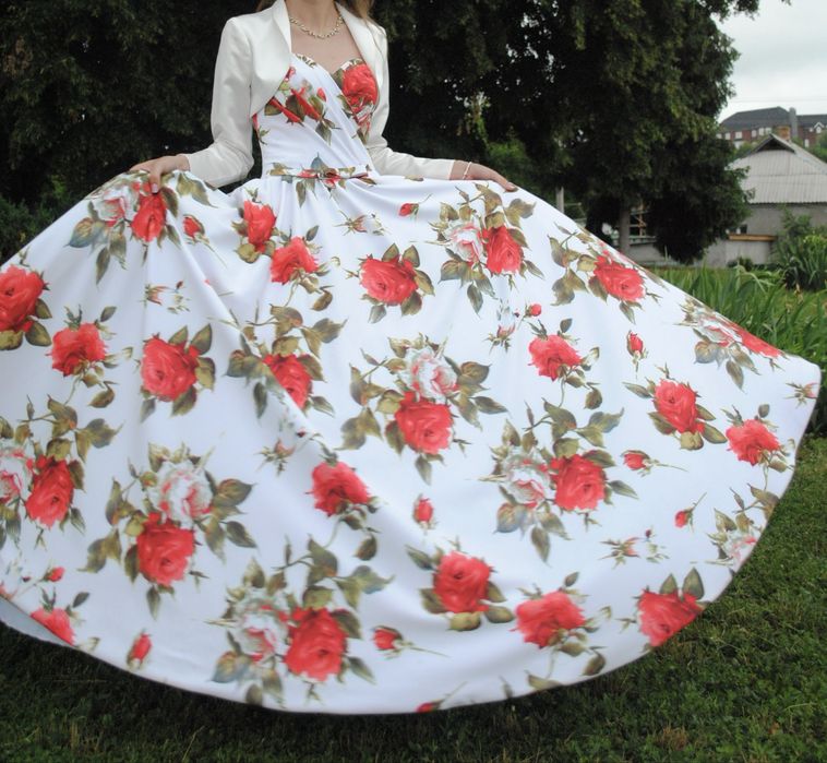 Сукня на свято,неймовірно красива