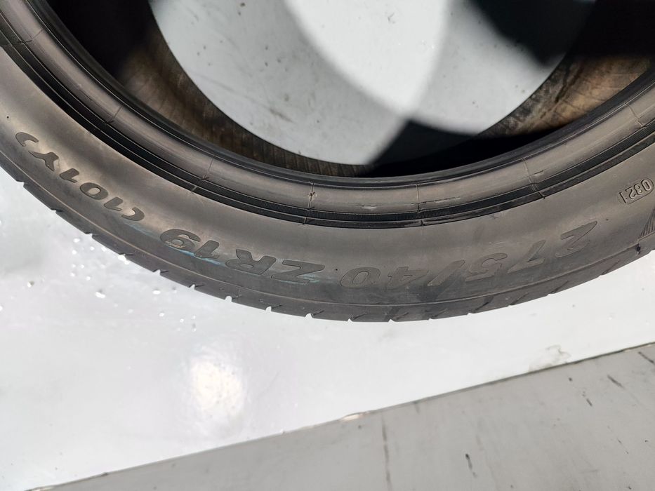 2 pneus semi novos 275-40R19 Pirelli - Oferta da entrega