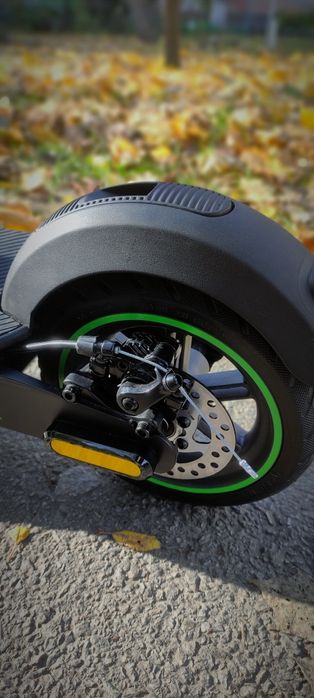 Продам  крутий електросамокат Acer на гарантії