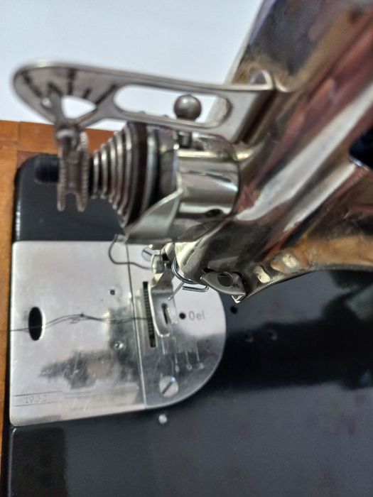 Швейная машинка Bernina KL105.