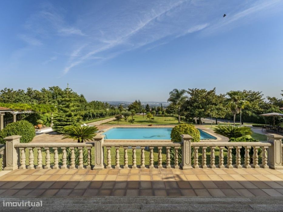 Moradia com piscina e amplo jardim, em Nevogilde - Lousada.