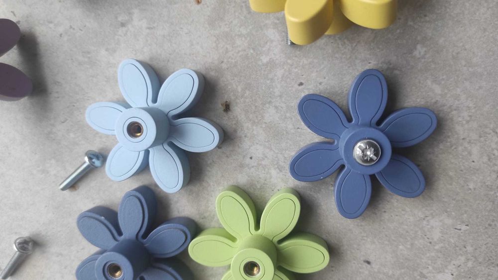 gałki, uchwyty do mebli dziecięcych 11 sztuk