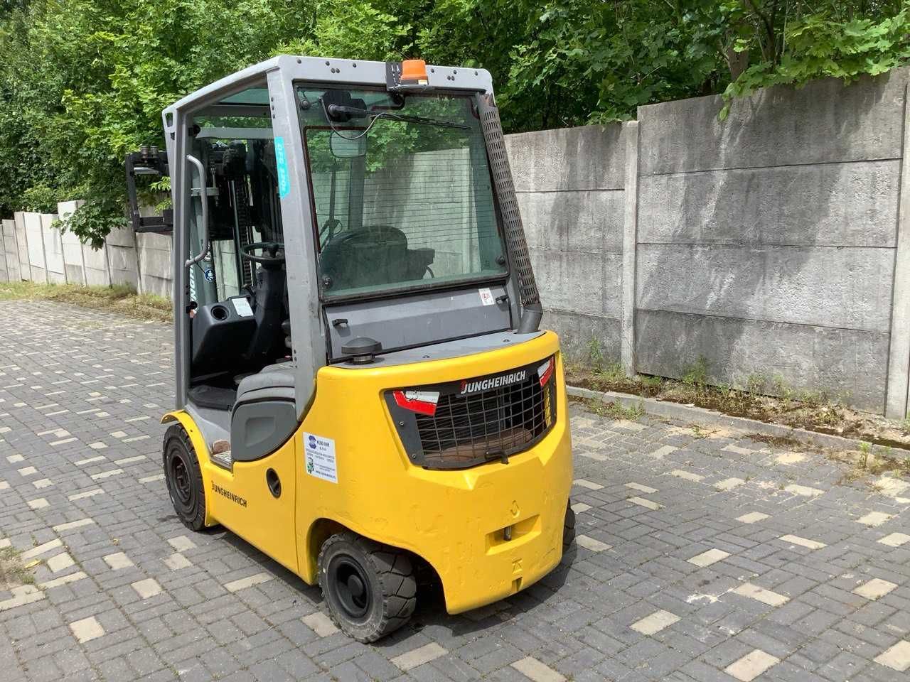Wózek widłowy diesel Jungheinrich DFG320s, triplex, 4 sekcje, 2018r.