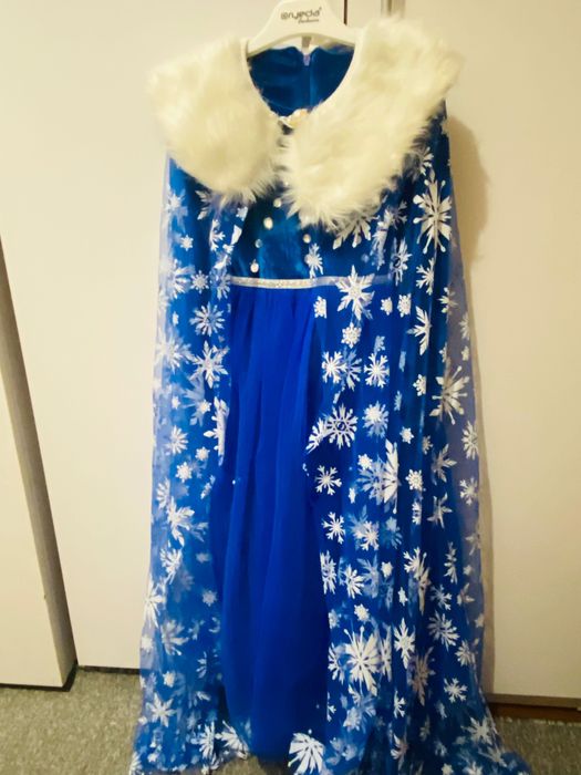 Платье Эльзы с накидкой