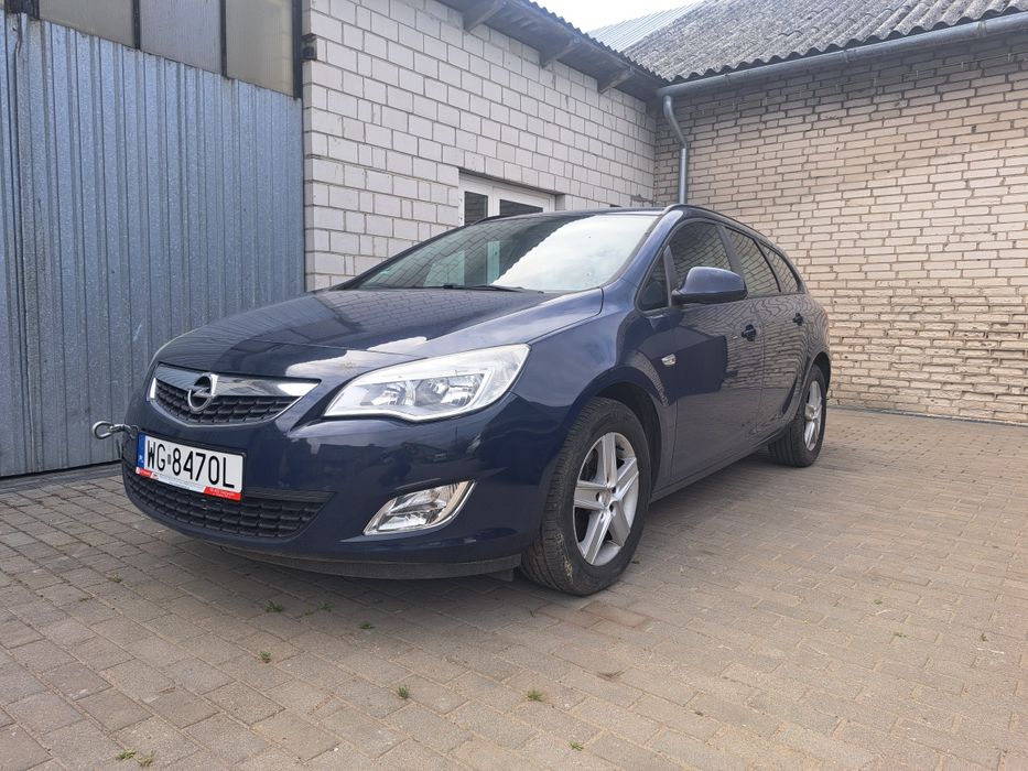 Sprzedam Astra J 1.7Diesel. ADTR uszkodzony silnik