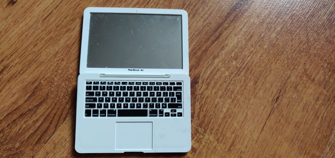 Lusterko MacBook