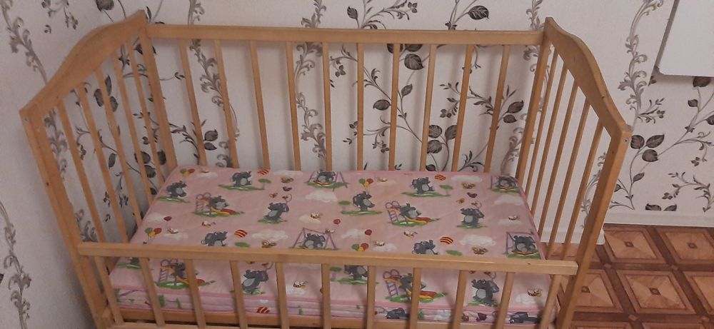 Продам, бу дитячу коляску 3 водному. + Стілець для годування +Кроватка