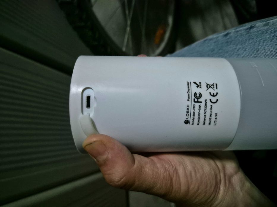 Dispensador de sabão liquido em espuma com sensor recarregável