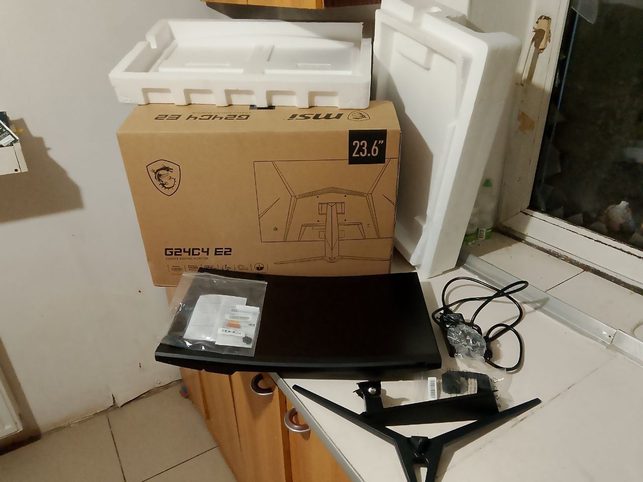 Продам монітор MSI G24C4 E2