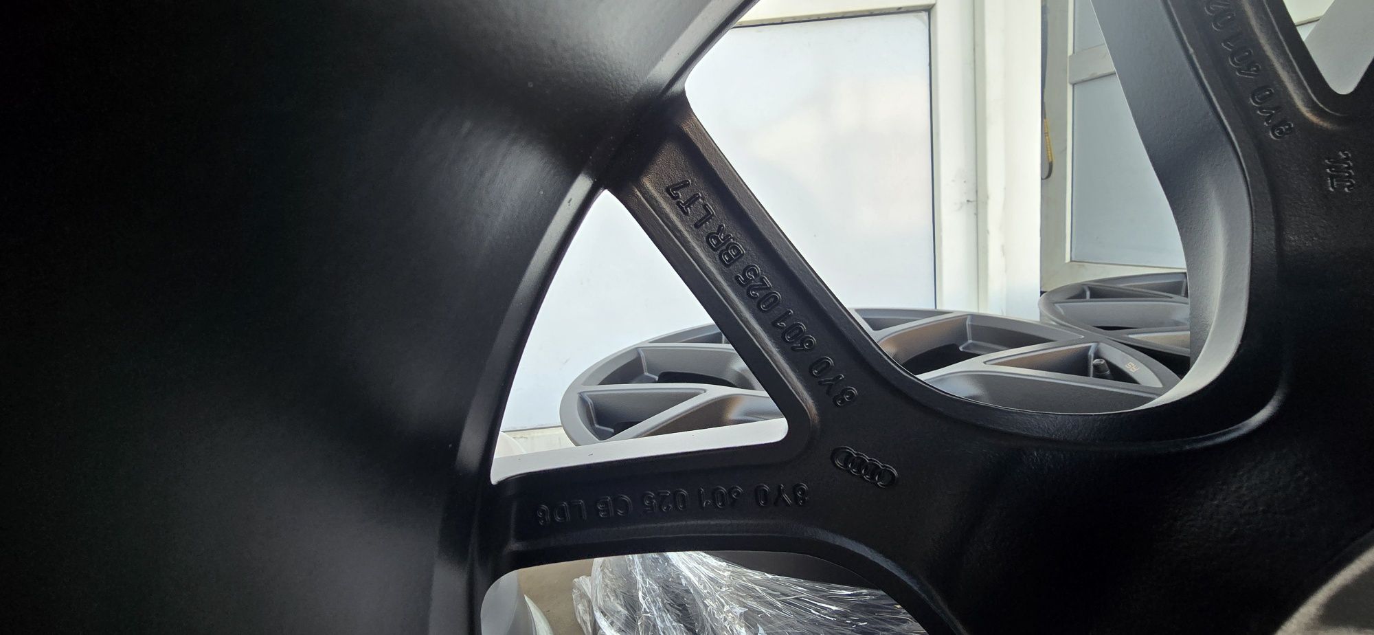 Felgi aluminiowe Audi Rs 19 5x112 et25/8j et46/9 8Y0j
